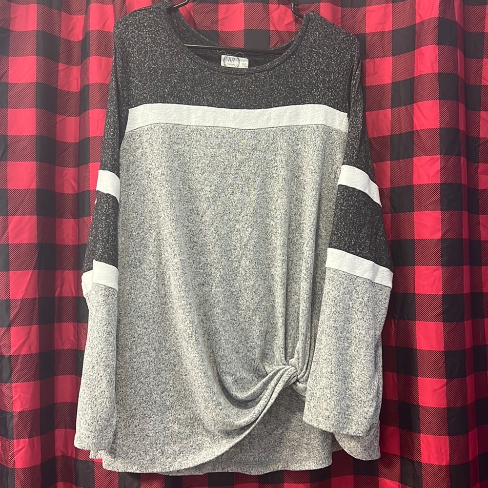Maurices 24/7 Colorblock Twisted Hem Long Sleeve, Size 2